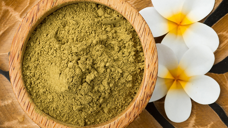 You are currently viewing Henna Vs. Synthetic Hair Dye – What is the Difference?